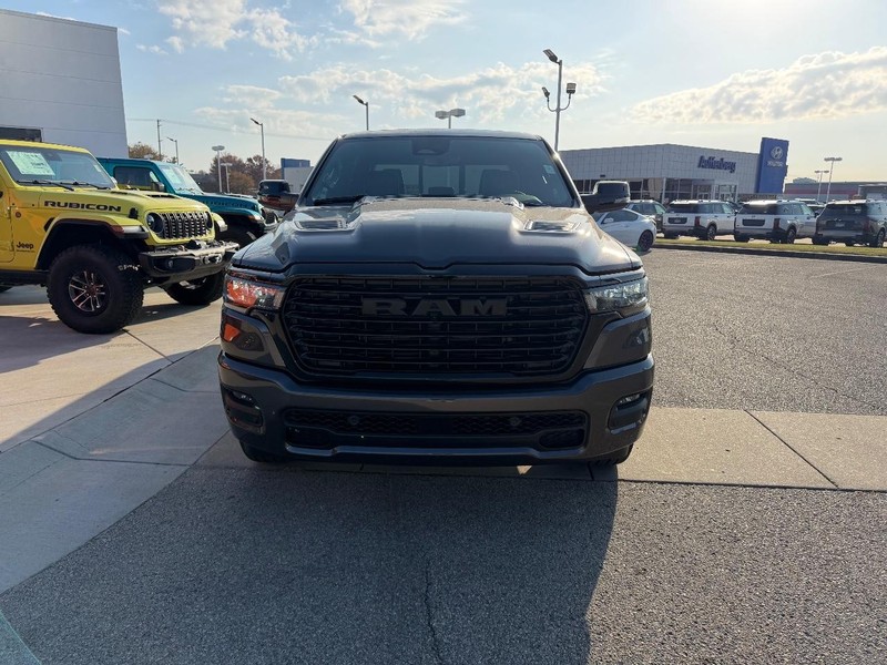 Ram 1500 Vehicle Full-screen Gallery Image 2