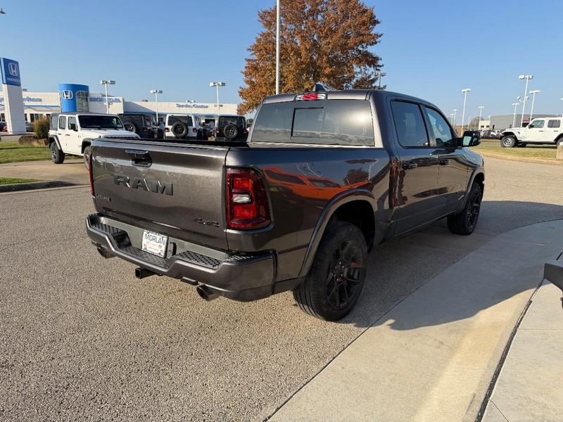 Ram 1500 Vehicle Full-screen Gallery Image 4