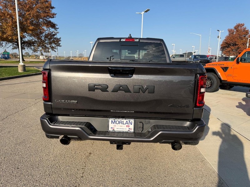 Ram 1500 Vehicle Full-screen Gallery Image 5