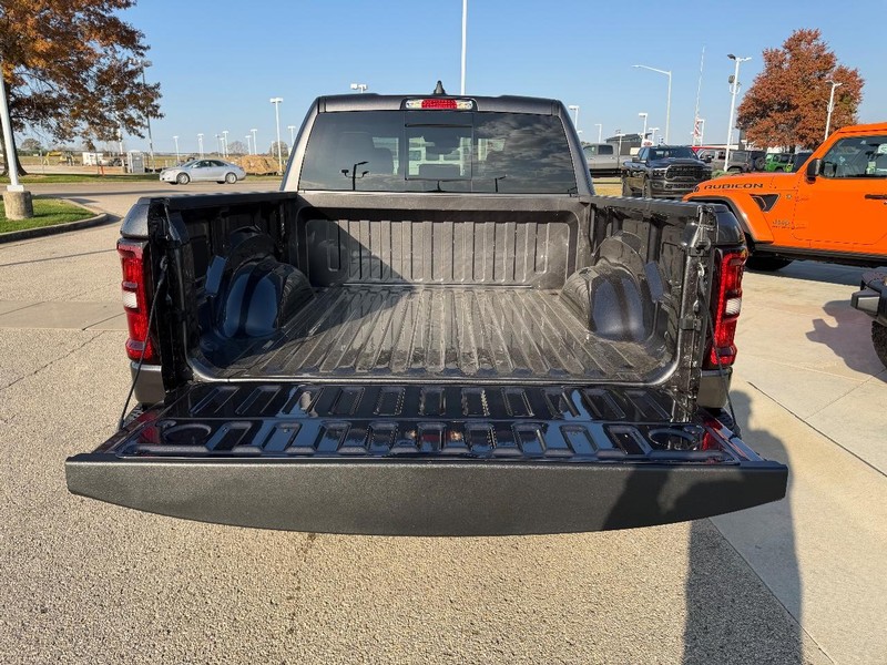 Ram 1500 Vehicle Full-screen Gallery Image 6