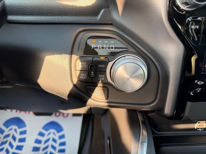 Ram 1500 Vehicle Full-screen Gallery Image 16