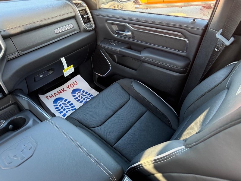 Ram 1500 Vehicle Full-screen Gallery Image 17