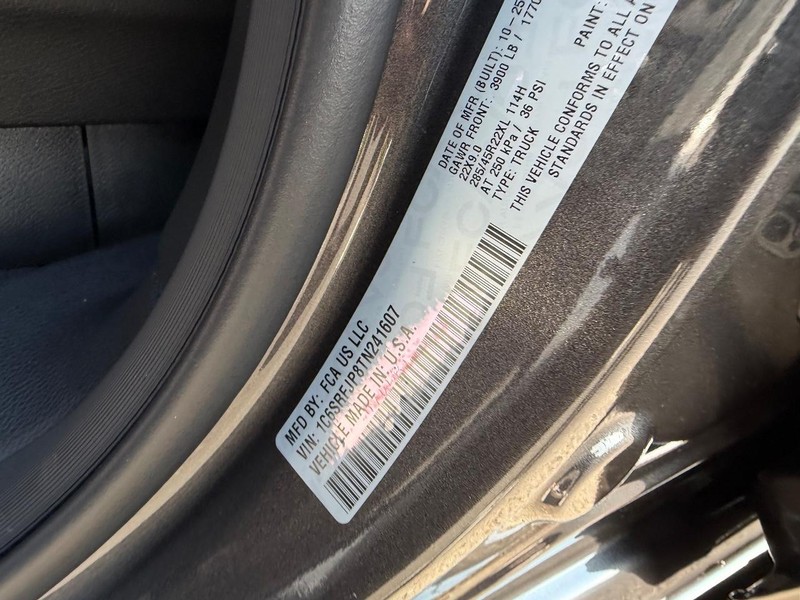 Ram 1500 Vehicle Full-screen Gallery Image 23