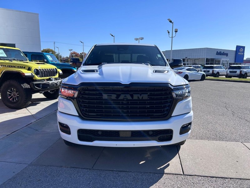 Ram 1500 Vehicle Full-screen Gallery Image 2