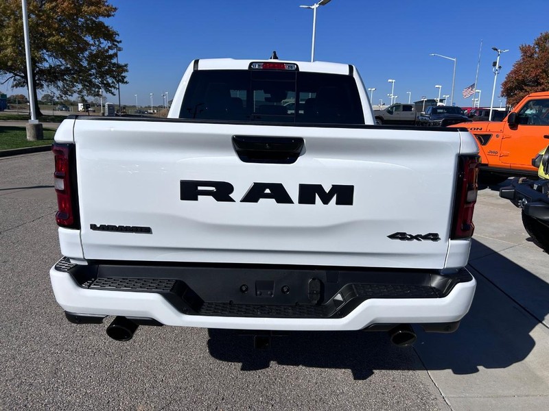 Ram 1500 Vehicle Full-screen Gallery Image 5