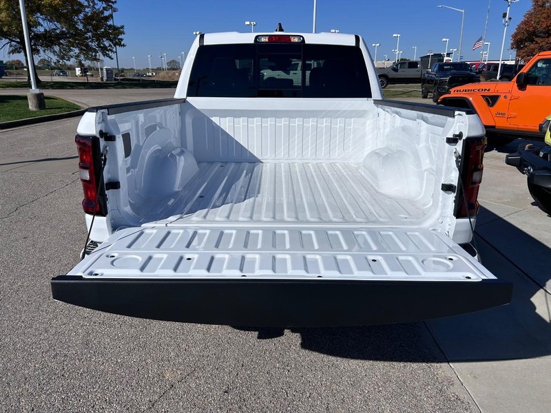 Ram 1500 Vehicle Full-screen Gallery Image 6