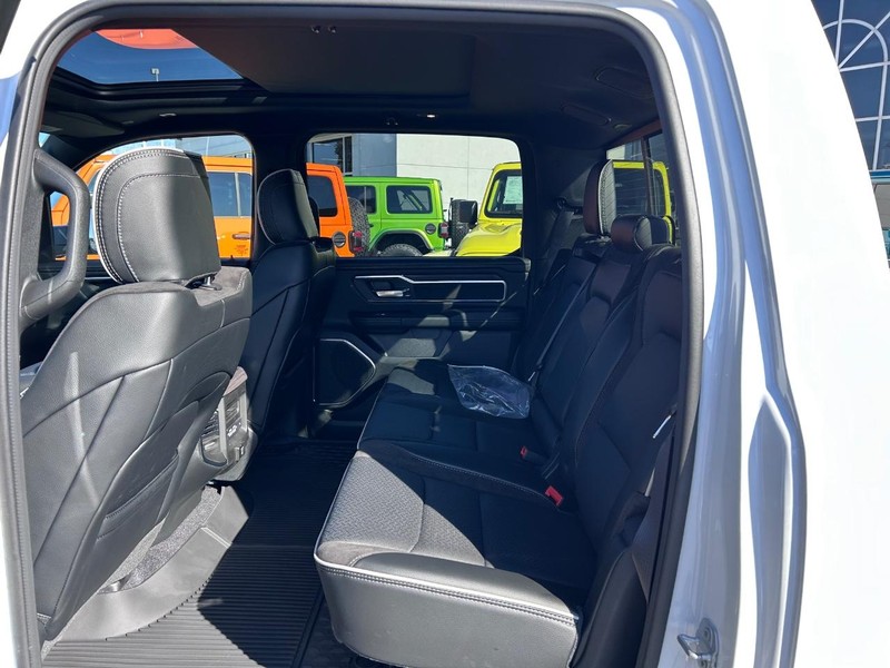 Ram 1500 Vehicle Full-screen Gallery Image 8