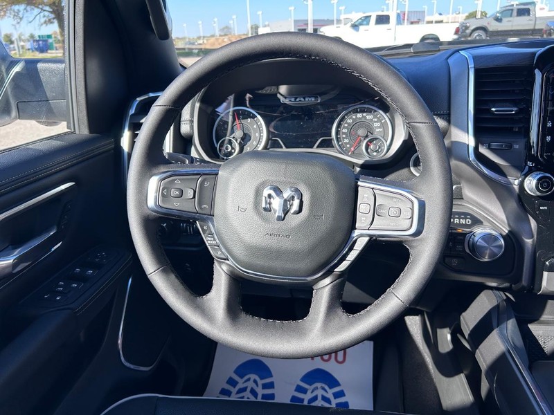 Ram 1500 Vehicle Full-screen Gallery Image 11