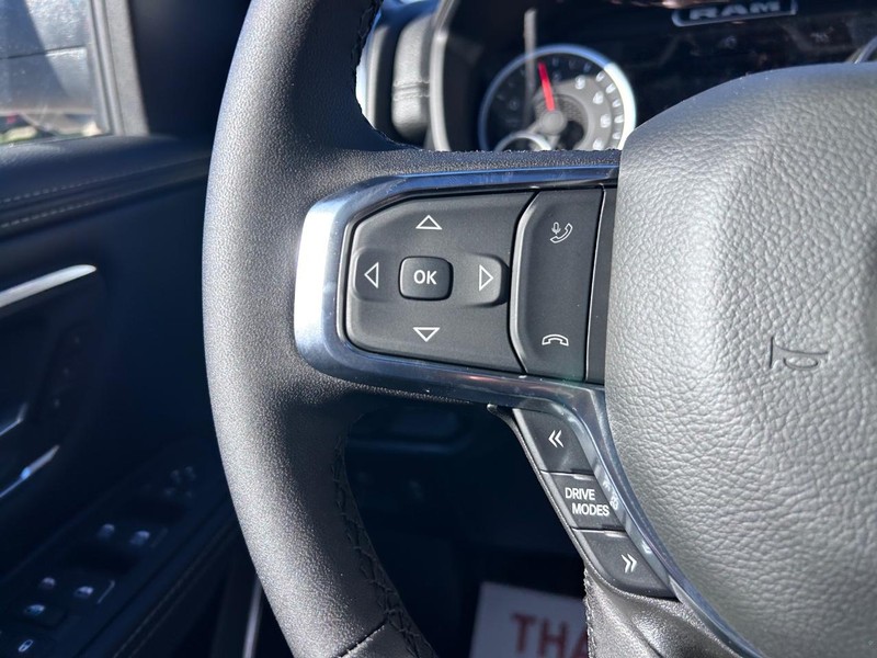 Ram 1500 Vehicle Full-screen Gallery Image 12