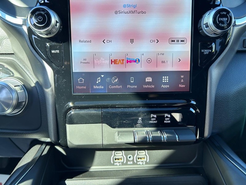 Ram 1500 Vehicle Full-screen Gallery Image 15