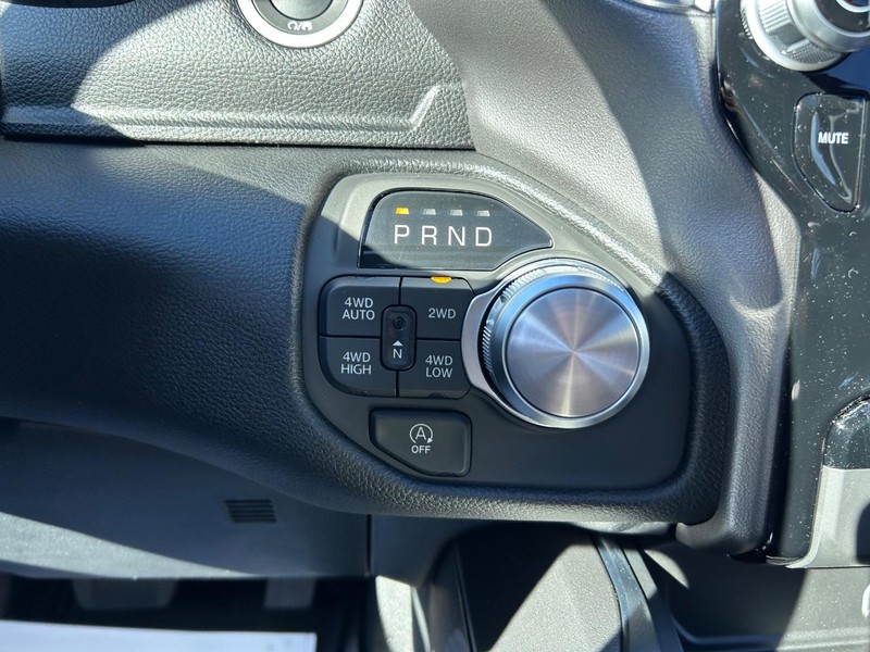 Ram 1500 Vehicle Full-screen Gallery Image 16