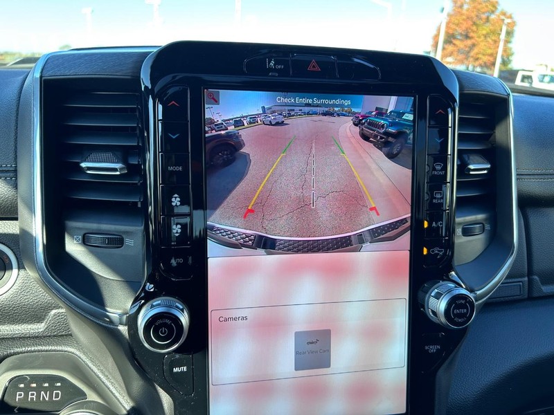 Ram 1500 Vehicle Full-screen Gallery Image 22