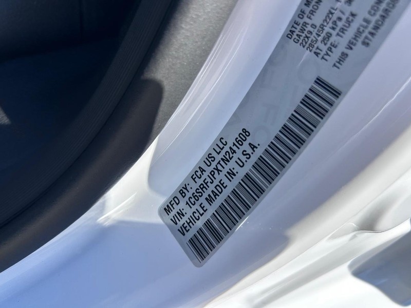 Ram 1500 Vehicle Full-screen Gallery Image 23