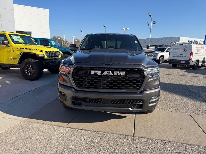 Ram 1500 Vehicle Full-screen Gallery Image 2