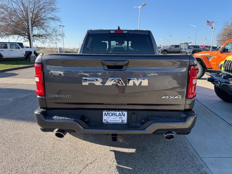 Ram 1500 Vehicle Full-screen Gallery Image 5