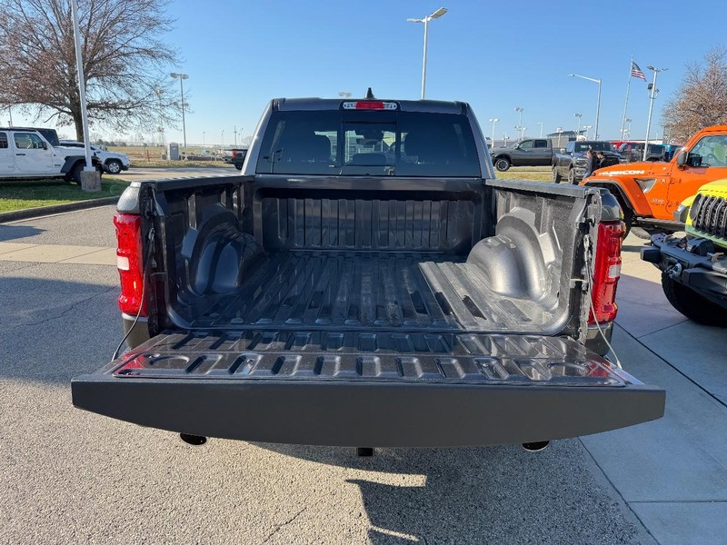 Ram 1500 Vehicle Full-screen Gallery Image 6