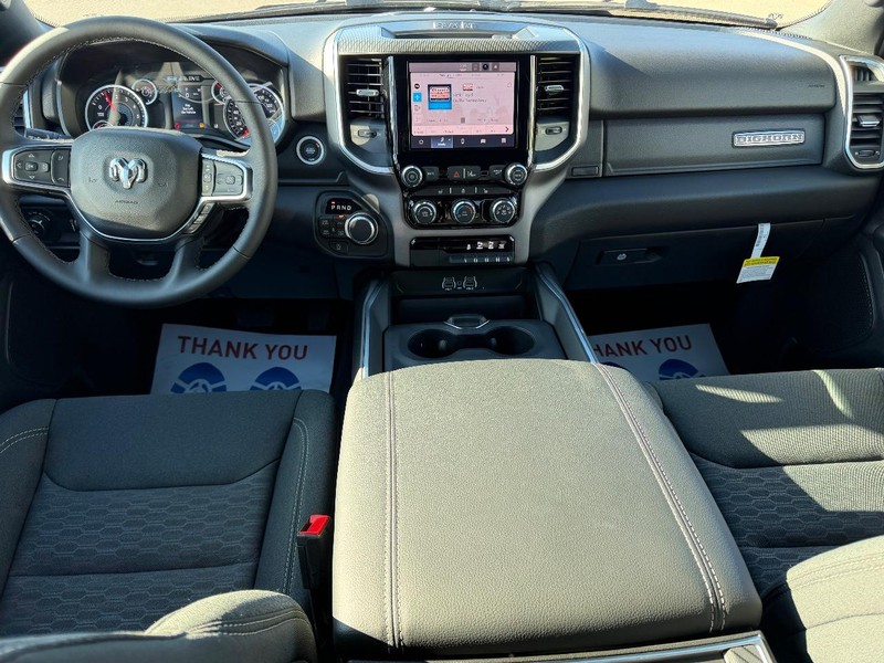 Ram 1500 Vehicle Full-screen Gallery Image 9