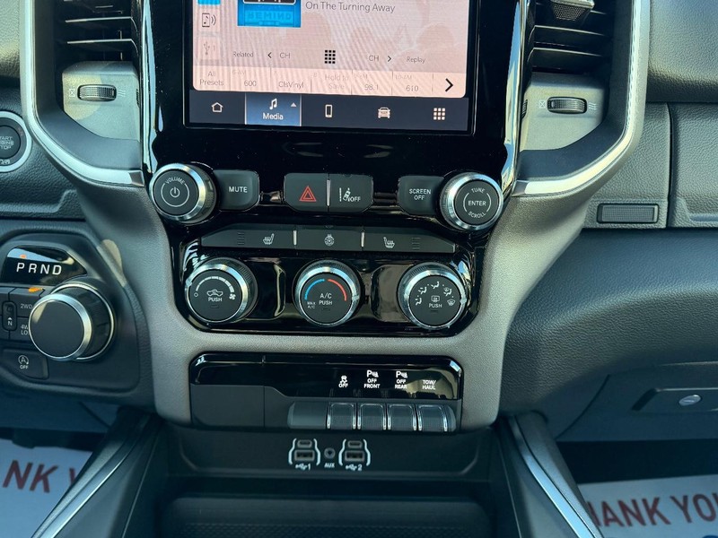 Ram 1500 Vehicle Full-screen Gallery Image 14