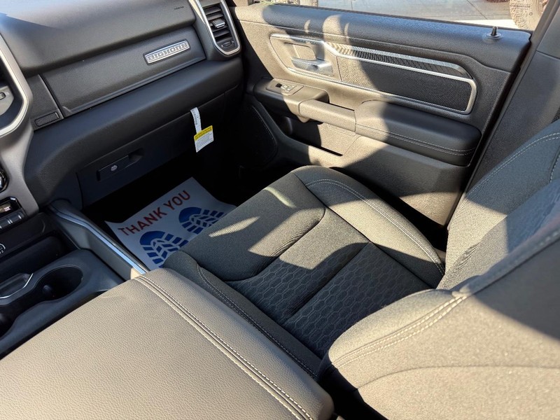 Ram 1500 Vehicle Full-screen Gallery Image 16