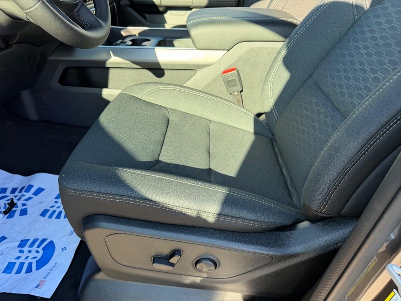 Ram 1500 Vehicle Full-screen Gallery Image 18