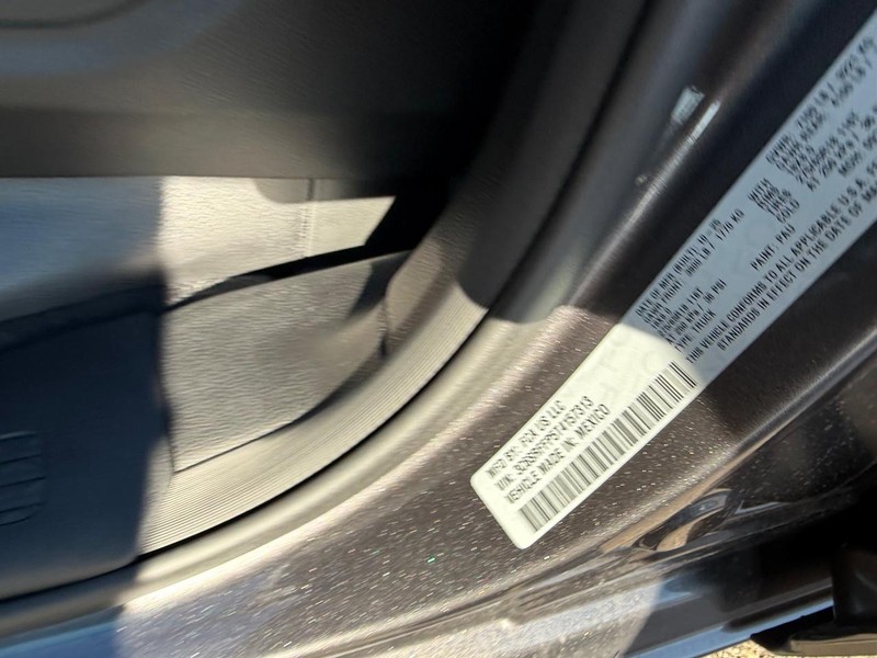 Ram 1500 Vehicle Full-screen Gallery Image 21