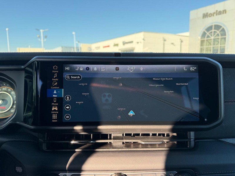 Jeep Wrangler Vehicle Full-screen Gallery Image 13