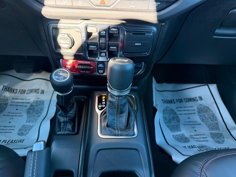 Jeep Wrangler Vehicle Full-screen Gallery Image 15