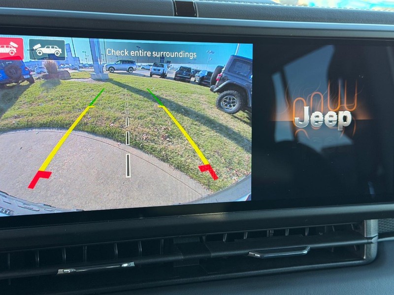 Jeep Wrangler Vehicle Full-screen Gallery Image 20