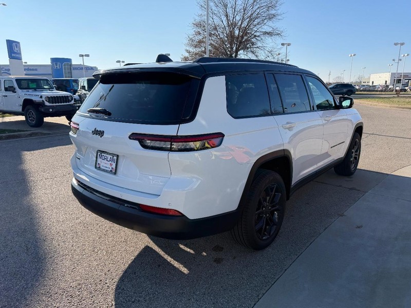 Jeep Grand Cherokee L Vehicle Full-screen Gallery Image 4