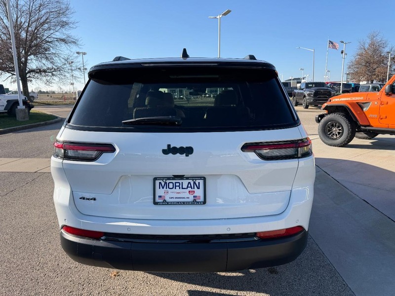 Jeep Grand Cherokee L Vehicle Full-screen Gallery Image 5