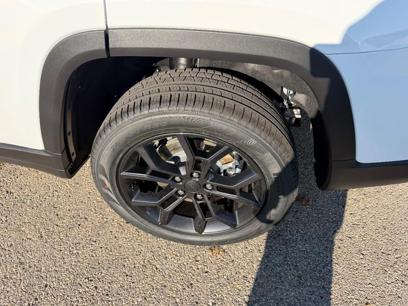 Jeep Grand Cherokee L Vehicle Full-screen Gallery Image 8