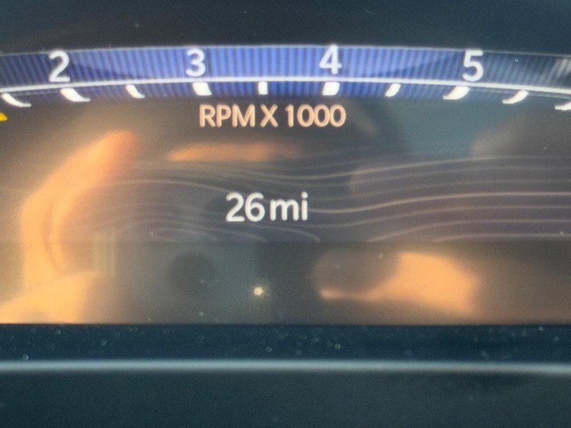 Jeep Grand Cherokee L Vehicle Full-screen Gallery Image 24