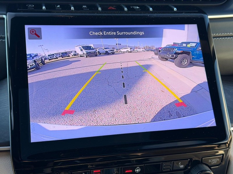 Jeep Grand Cherokee L Vehicle Full-screen Gallery Image 25