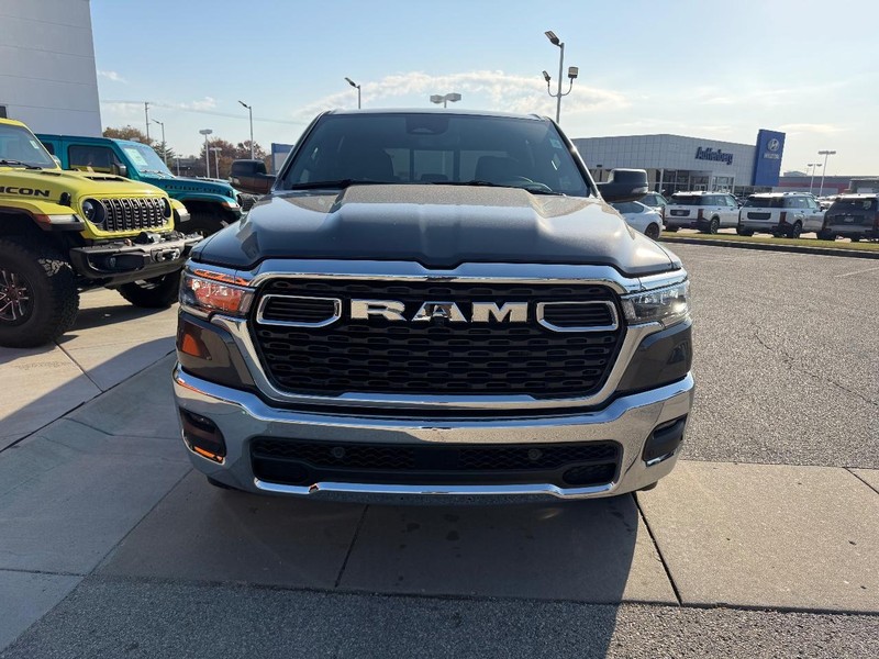 Ram 1500 Vehicle Full-screen Gallery Image 2