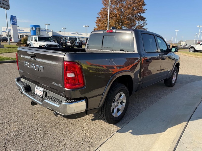 Ram 1500 Vehicle Full-screen Gallery Image 4