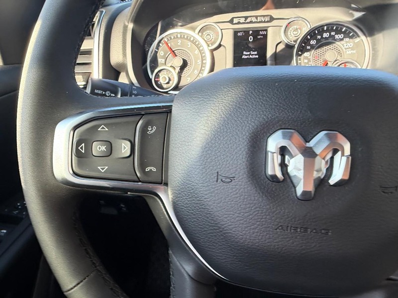 Ram 1500 Vehicle Full-screen Gallery Image 11