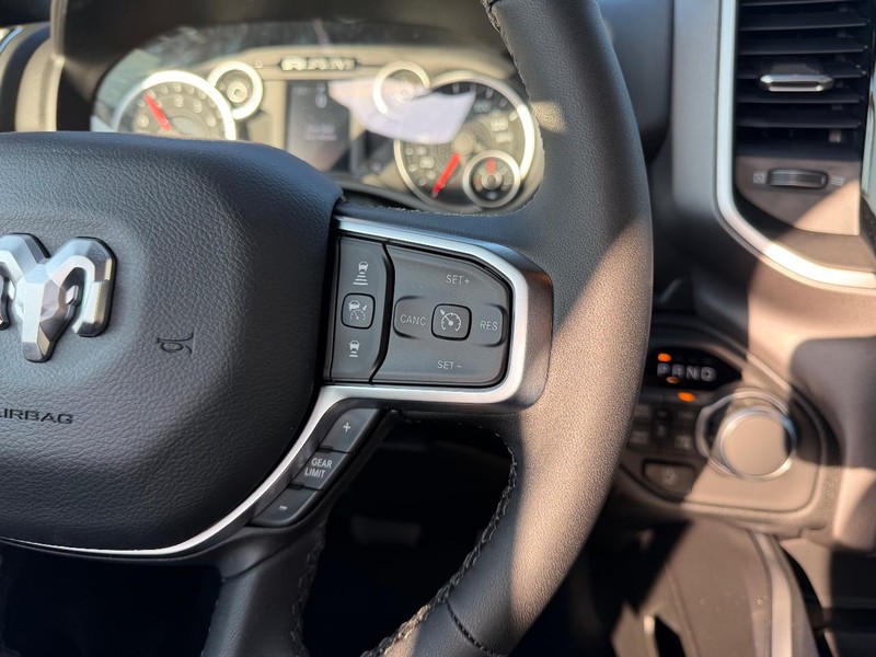 Ram 1500 Vehicle Full-screen Gallery Image 12