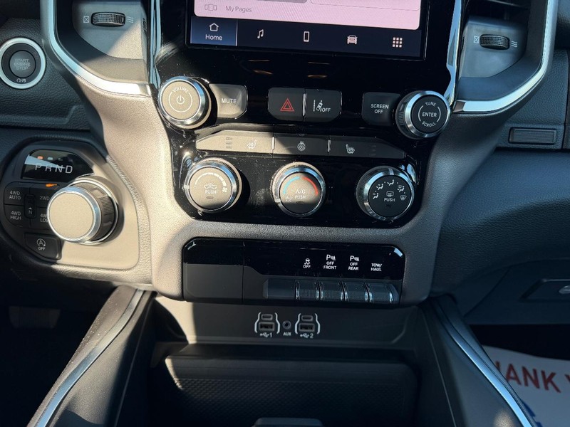 Ram 1500 Vehicle Full-screen Gallery Image 14