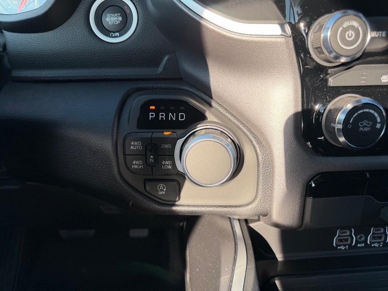 Ram 1500 Vehicle Full-screen Gallery Image 15