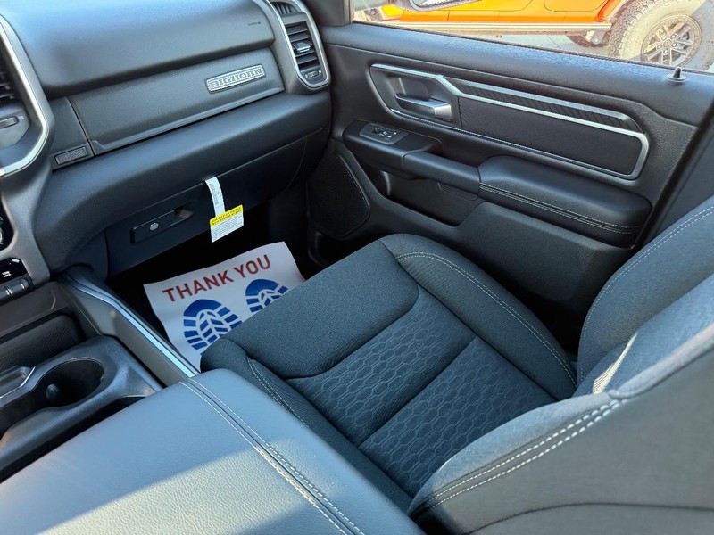 Ram 1500 Vehicle Full-screen Gallery Image 16