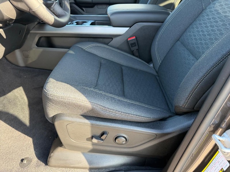 Ram 1500 Vehicle Full-screen Gallery Image 18