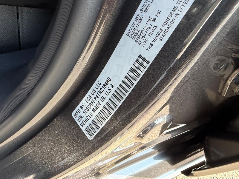 Ram 1500 Vehicle Full-screen Gallery Image 21