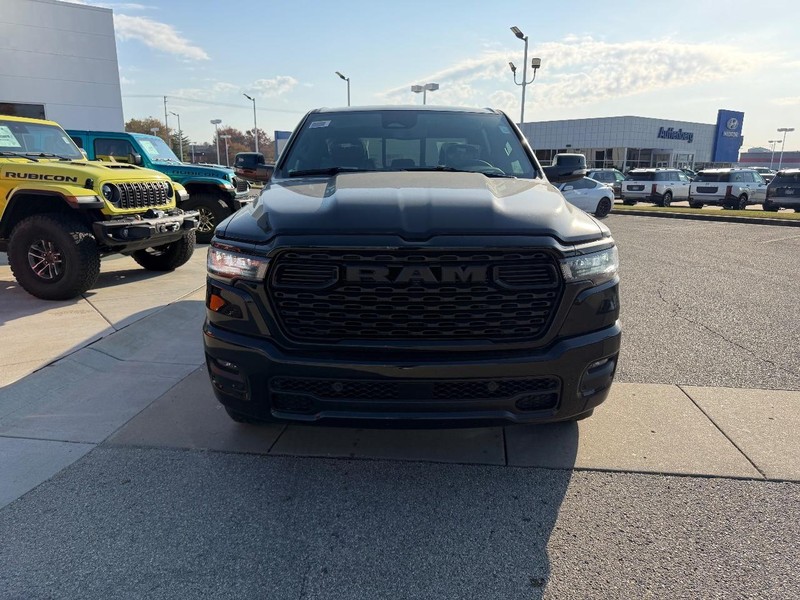 Ram 1500 Vehicle Full-screen Gallery Image 2