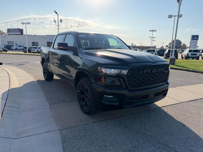 Ram 1500 Vehicle Full-screen Gallery Image 3