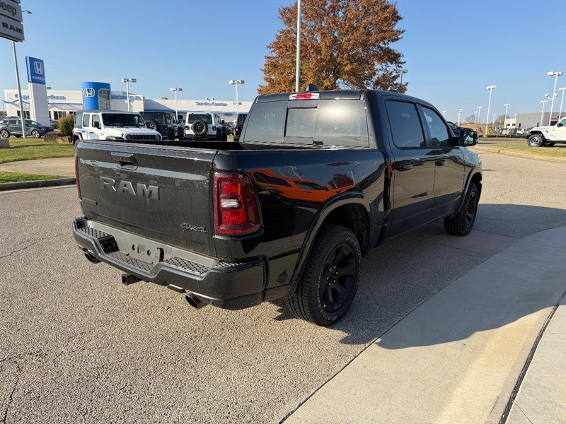 Ram 1500 Vehicle Full-screen Gallery Image 4