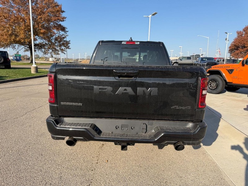 Ram 1500 Vehicle Full-screen Gallery Image 5