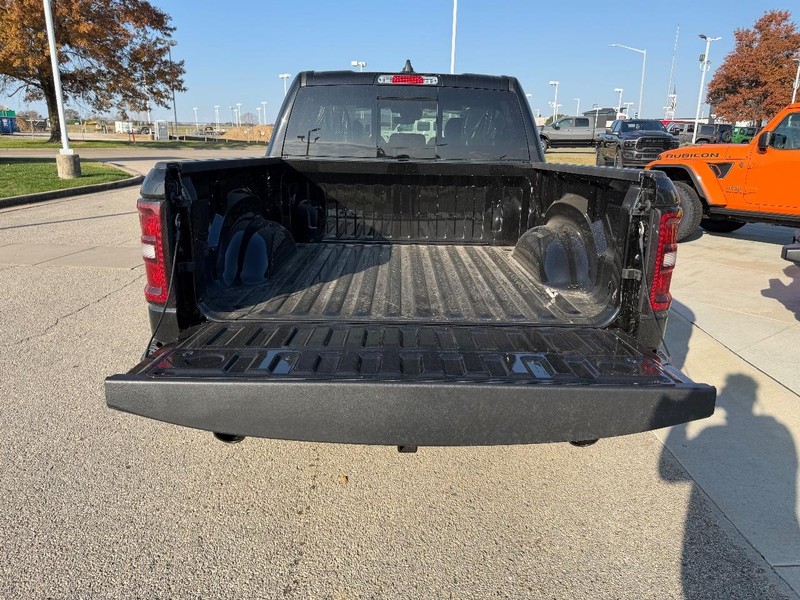 Ram 1500 Vehicle Full-screen Gallery Image 6