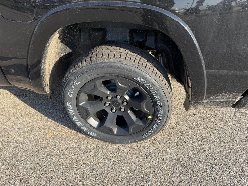 Ram 1500 Vehicle Full-screen Gallery Image 7