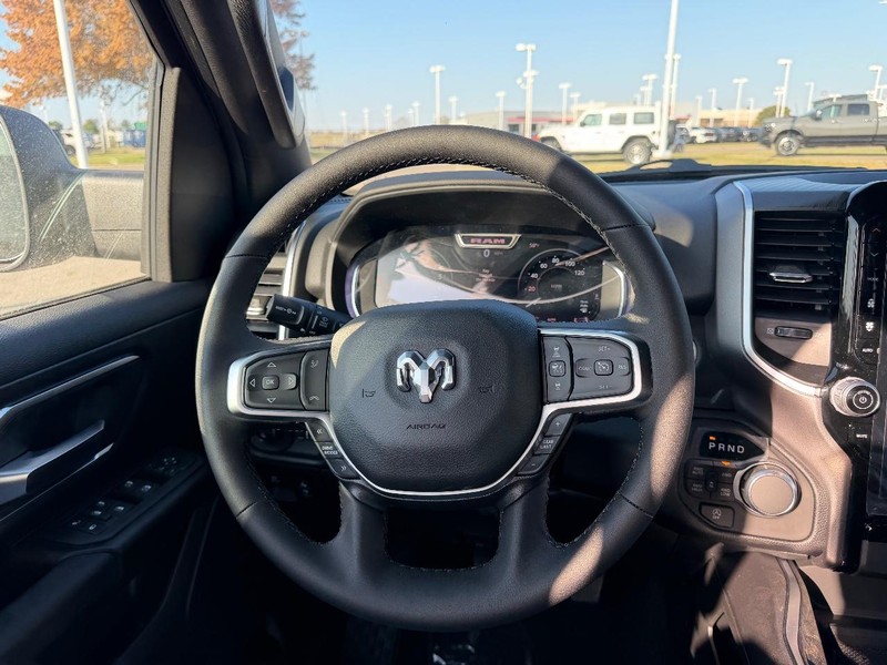 Ram 1500 Vehicle Full-screen Gallery Image 10