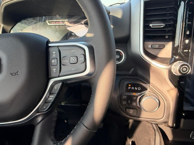 Ram 1500 Vehicle Full-screen Gallery Image 12